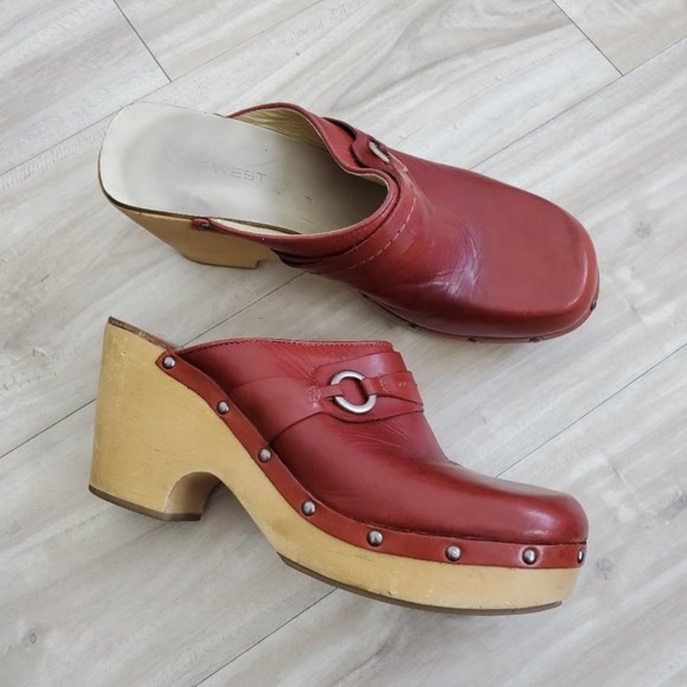 Nine West Spunkyr Red Leather Clogs